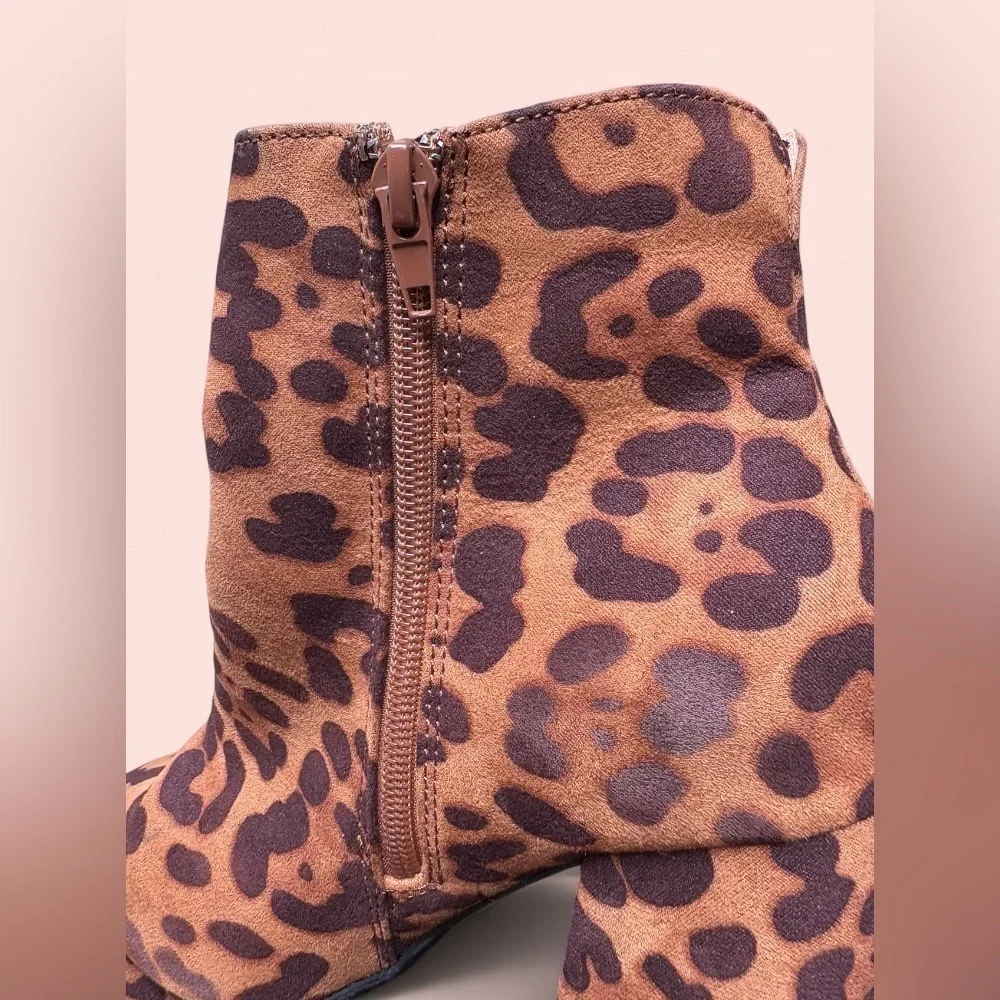 Women’s Bamboo Leopard Print Suede Heeled Booties ~ Size Women’s 7 US/ 37 EU